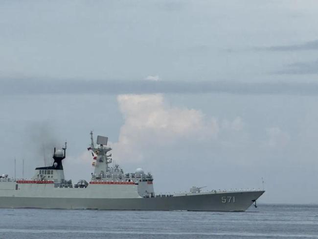 山東艦航母編隊抵達香港海域