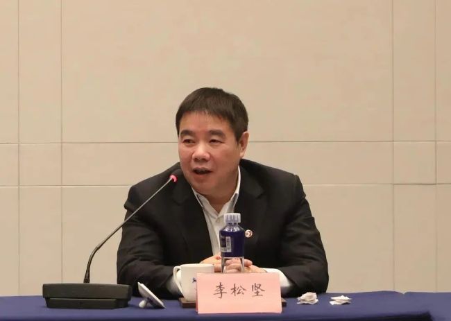 62歲地產大亨遭清華學霸兒子炮轟