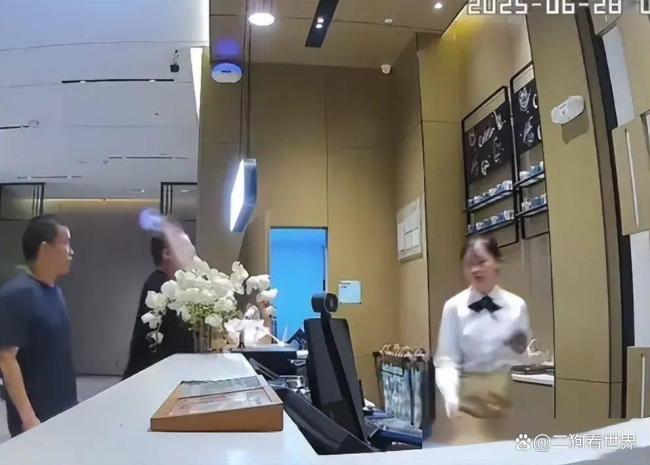  广州酒店打人后续：闹事男子已被拘留，身份曝光