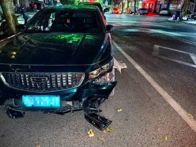 民警耻骨骨折仍追击诈骗嫌犯 英勇无畏显警魂