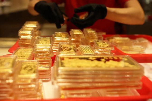金價太高年輕人吐槽結(jié)不起婚 金店出租黃金自救 