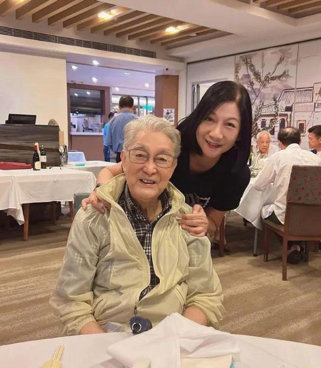 TVB“御用爷爷”周骢因肺炎去世 演艺界痛失老戏骨