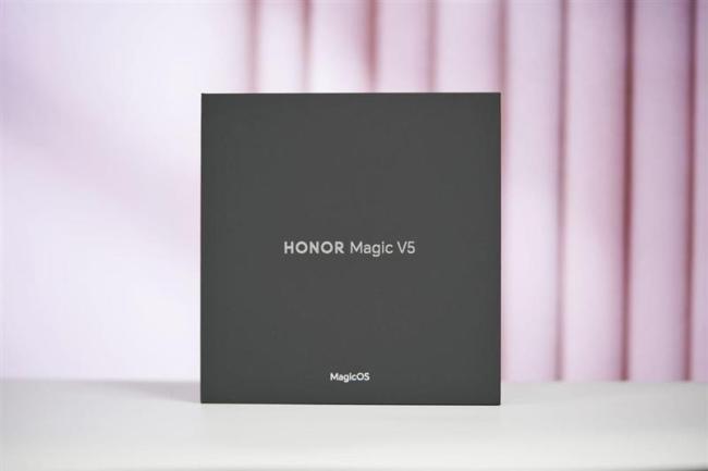 榮耀MagicV5血條太厚了 輕薄性能新標桿