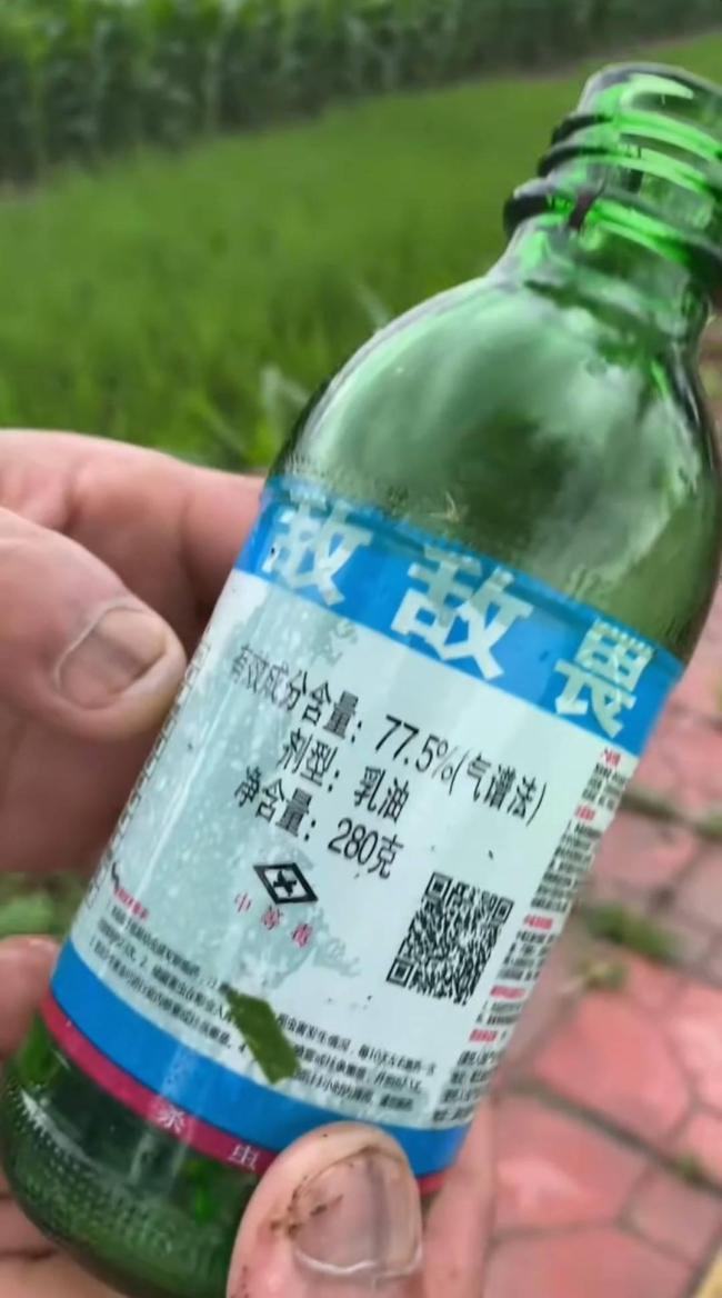 丈夫赌气喝下敌敌畏 妻子大哭拦车 夫妻争吵酿悲剧