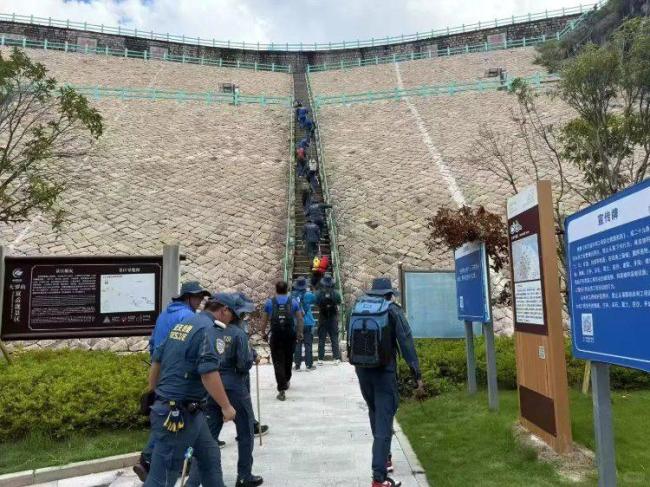 男子徒步失踪 遗体在石缝找到 多日搜救终有果