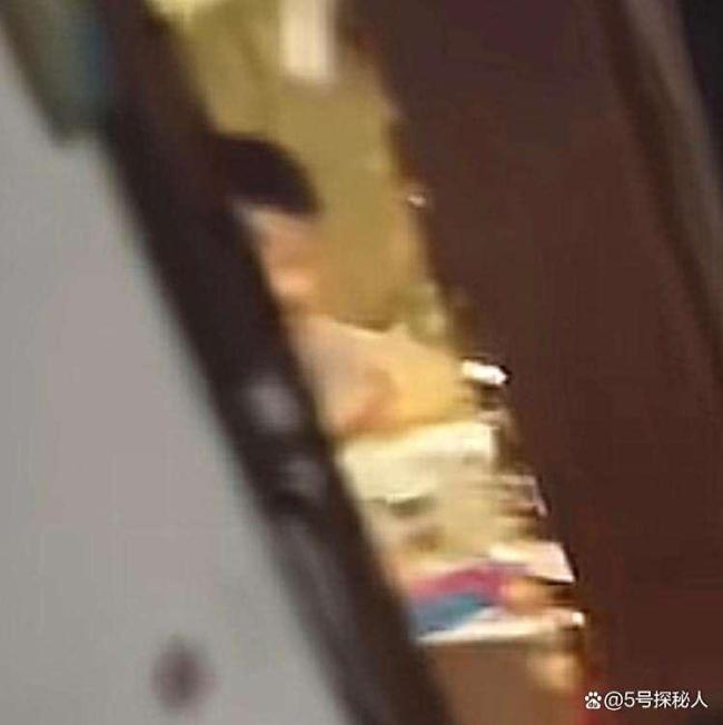 民警硬核回懟霸占電動車位女子：沒法交流