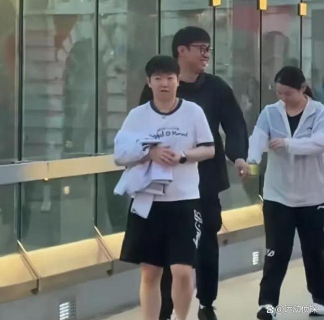 孙颖莎：时差影响已经好了很多 逛街拍照乐不停