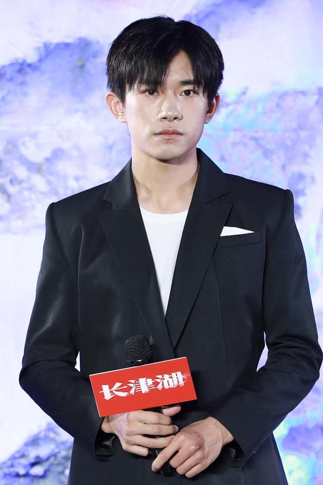 易烊千玺演唱会第一个有票的人出现了 预售倒计时引发热议