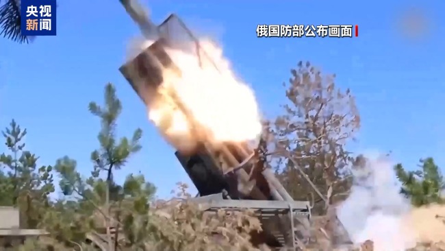 俄稱打擊烏防空系統(tǒng) 烏稱襲擊俄軍用機(jī)場(chǎng)