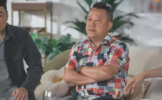 曾志偉和女星合影姿勢不雅引爭議 合影風(fēng)波再起