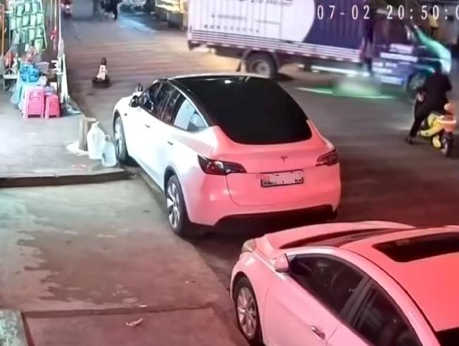 律师谈幼童躺街上玩被车碾死 责任划分引热议