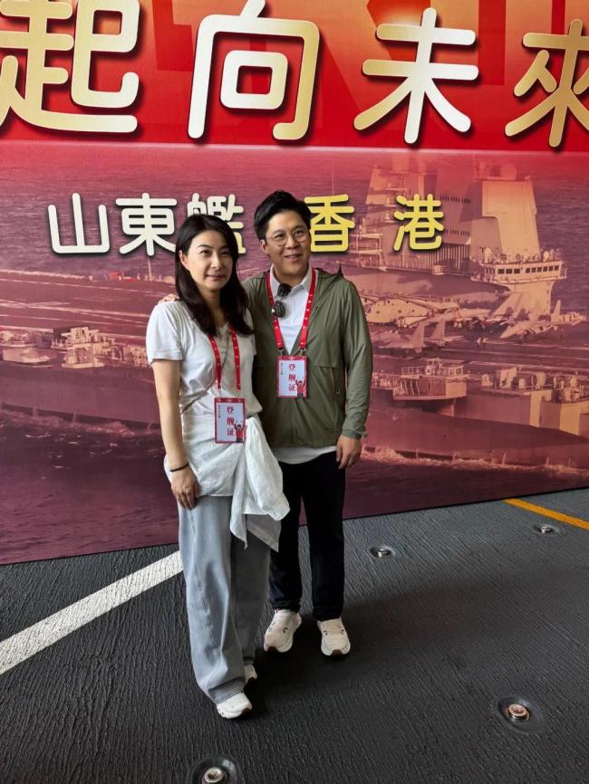 郭晶晶夫婦參觀山東艦 航母熱浪席卷香港