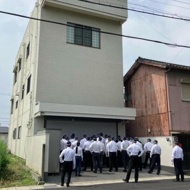 日本警察拿電鋸上街抓捕黑道 網(wǎng)友熱議執(zhí)法風(fēng)格