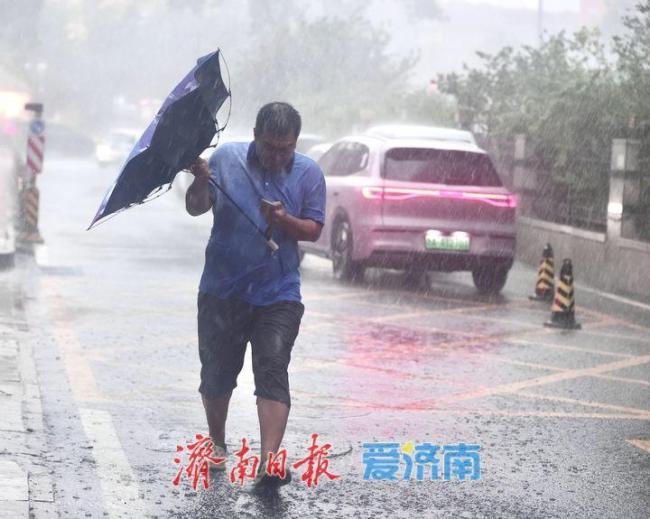 济南暴雨 强降雨缓解高温