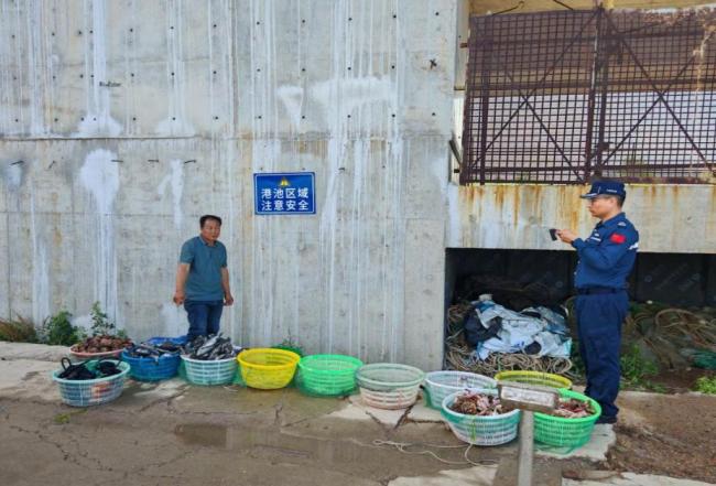4人下海潛水電魚被當(dāng)場抓獲 非法捕撈再遭嚴(yán)打