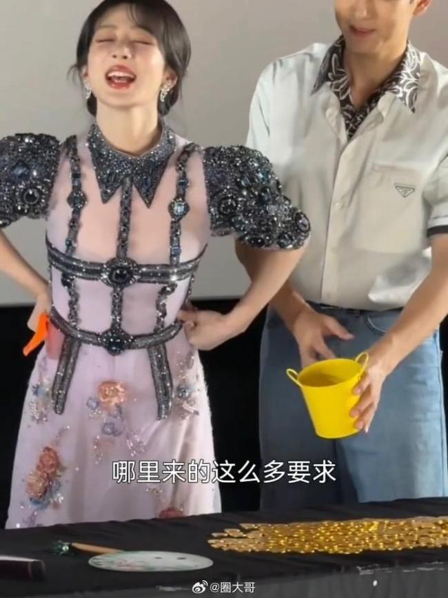 楊紫叉腰撒嬌好可愛