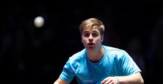 张本智和在妹妹面前跳舞 赛场内外的温馨一刻