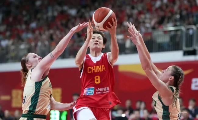 力克澳洲后女篮12人名单初现!李缘、罗欣棫位置稳固,最后悬念待解 生死战揭开终极悬念
