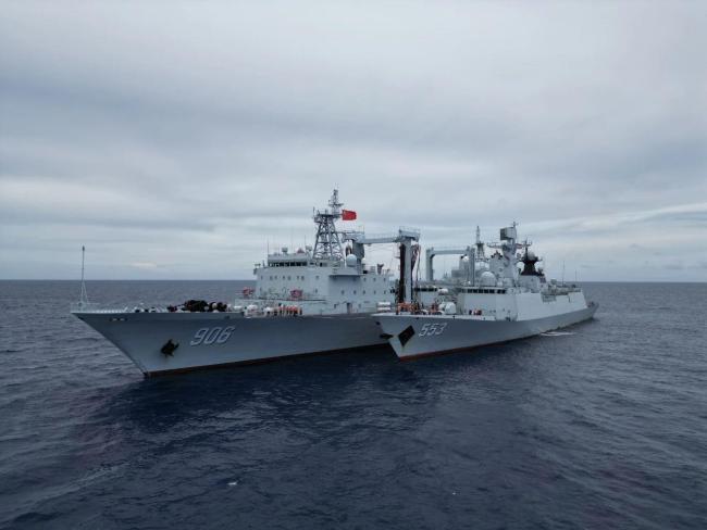 战舰劈波斩浪与彩虹同框 高清壁纸请查收