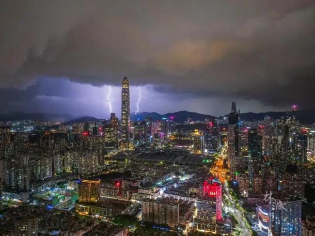 廣東多地市暴雨 部分列車停運(yùn)