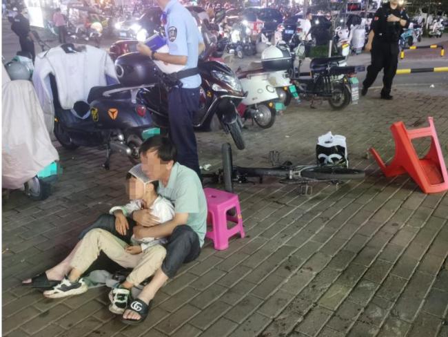 醉漢將路過8歲孩子砸得頭破血流