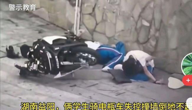 兩學(xué)生騎改裝摩托車(chē)撞墻死亡 鬼火少年悲劇再發(fā)