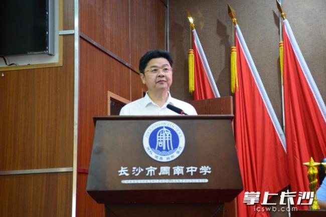 雨花學子成長沙首位女飛行學員 藍天夢想啟航