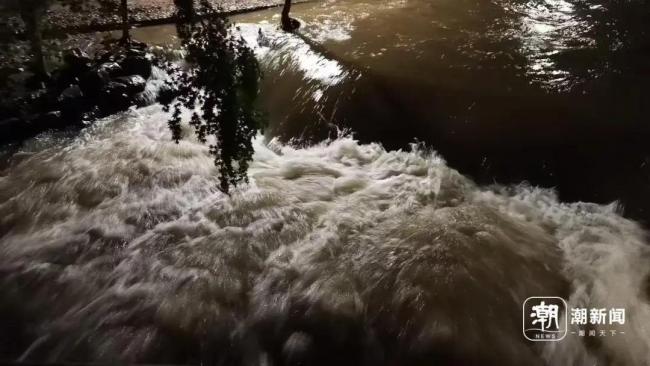 暴雨致杭州九溪多人滯留 消防救援