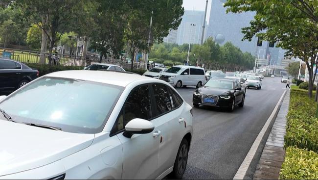 南昌回應(yīng)網(wǎng)約車加收空調(diào)費 司機稱成本考量