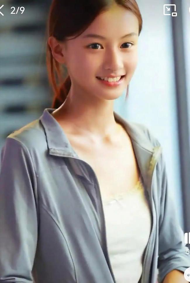 女孩街拍意外走紅 顏值神似張柏芝 天然“神顏”引爆網(wǎng)絡(luò)