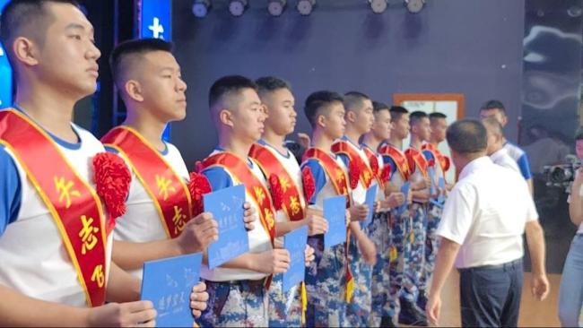 一個(gè)班40余人被錄取為飛行員