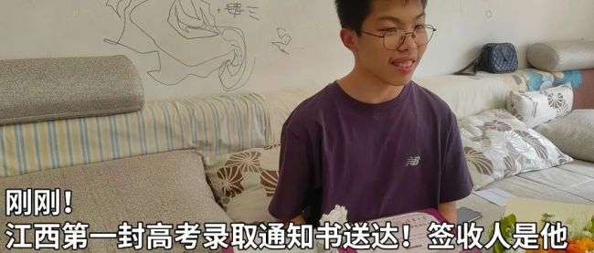 兩男子拖400萬(wàn)現(xiàn)金坐動(dòng)車 逃避執(zhí)行被截獲