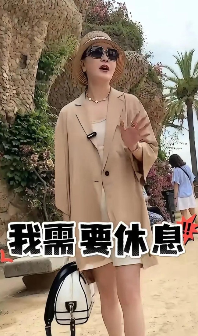 前央視女主持帶娃出國 老公視角曝光