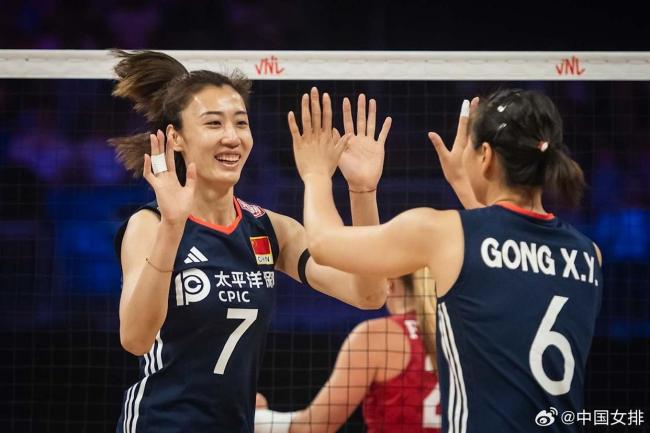 中国女排3比2逆转美国 达成本站四连胜