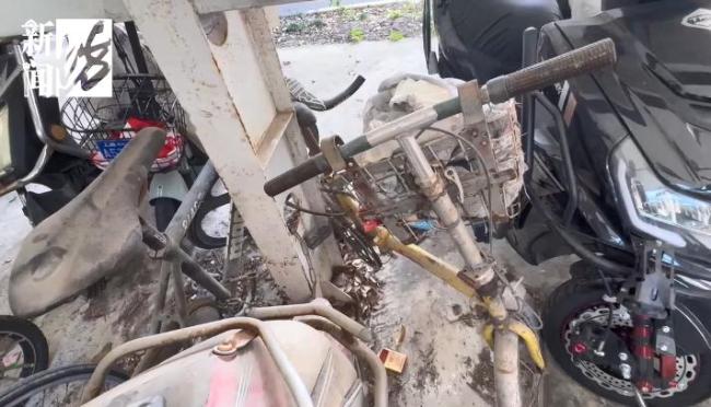 上海一小區(qū)車位被長年霸占 僵尸車引發(fā)停車難題