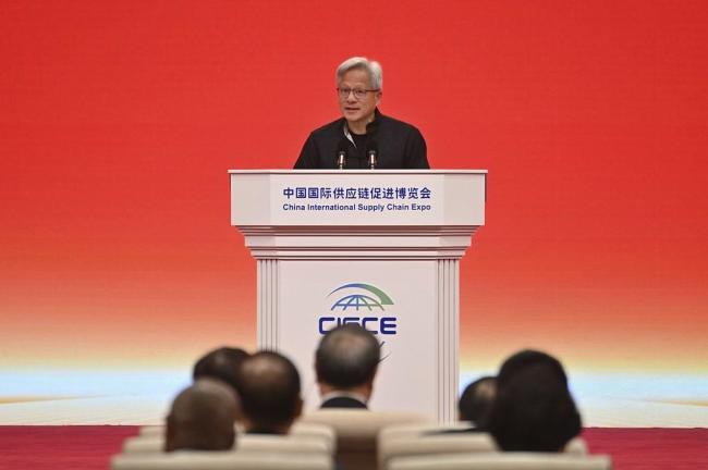 黃仁勛說第一次用中文演講很緊張