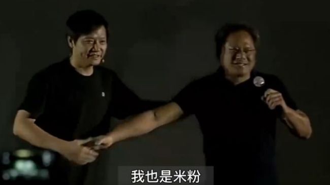 黃仁勛說中文大腦大戰(zhàn)三百回合：穿唐裝,、說中文,、見雷軍，主打一個精明,！