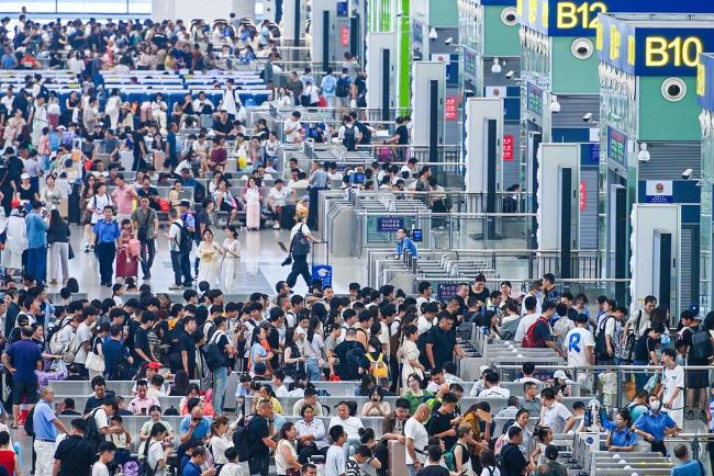 暑運客流高峰爆發(fā) 多地刷新歷史紀錄