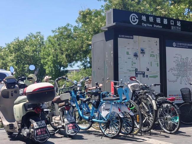 北京清理800余輛違規(guī)親子單車 多部門聯(lián)合整治
