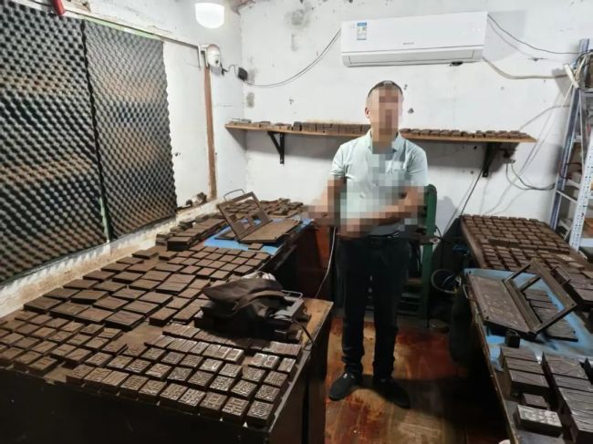 北京一小区两车号牌完全一样 “丰台群众”立功了
