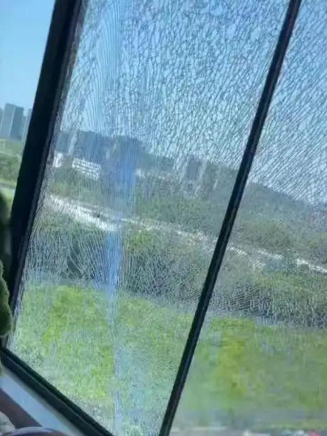 热炸！钢化玻璃自爆的原因只有高温吗？ 室内外温差也是元凶