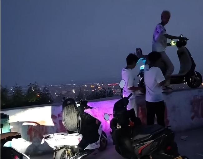 河南辉县交警回应鬼火少年道沿飙车 将加强现场执法检查