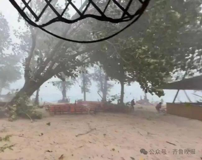 臺風(fēng)“韋帕”致2名中國游客在泰身亡 惡劣天氣持續(xù)警報