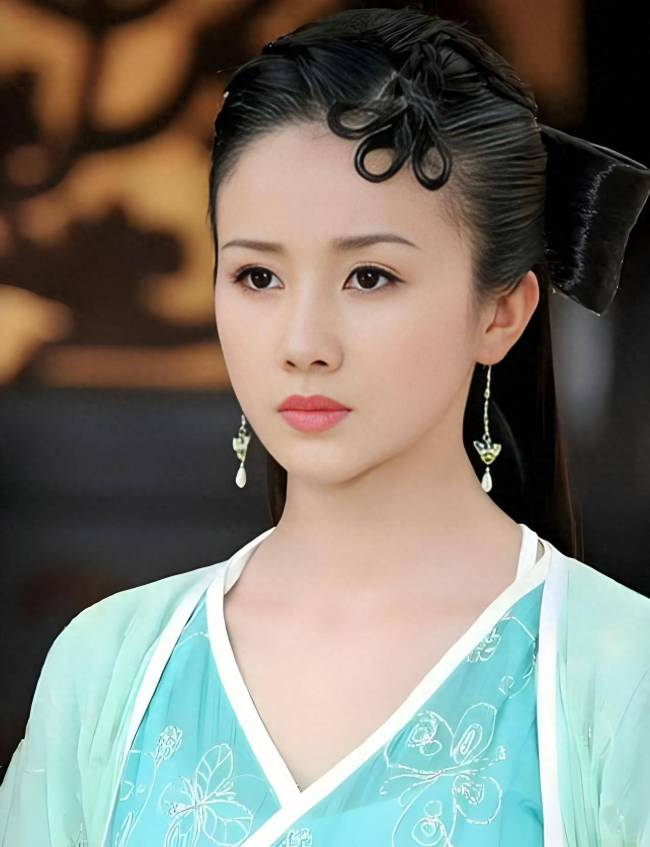 孫菲菲又發(fā)文還原劇組挨打真相：王陽力挺打人的導(dǎo)演,！她氣到退圈 