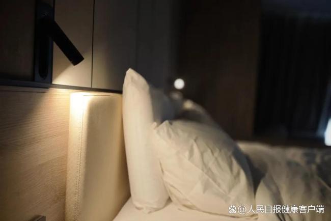 每晚开着灯睡觉,可能正在悄悄影响着我们的身体健康 心脏与胰岛的“隐形杀手”