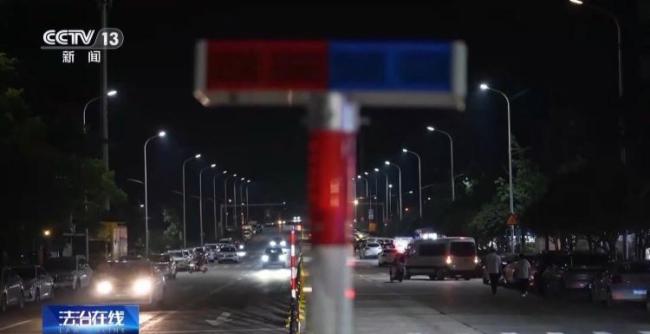 醉駕車在鬧市區(qū)頂了交警600米 英雄民警不幸犧牲