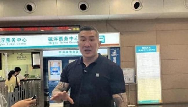 台网红馆长脱口而出中国美丽又强大 直播打假引发热议