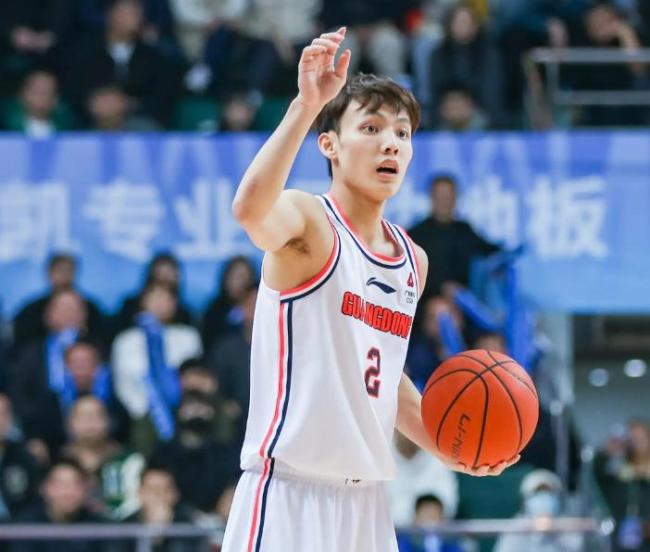 中国男篮官宣裁掉2人：徐昕刘金雨离队 暂时还剩15人+仅两内线 周琦成最后底牌