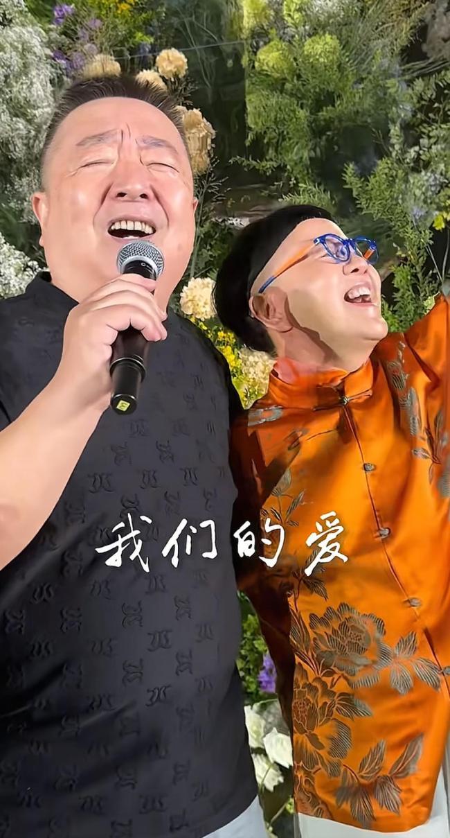 “董浩叔叔”现身金龟子女儿婚礼 补办仪式温馨感人