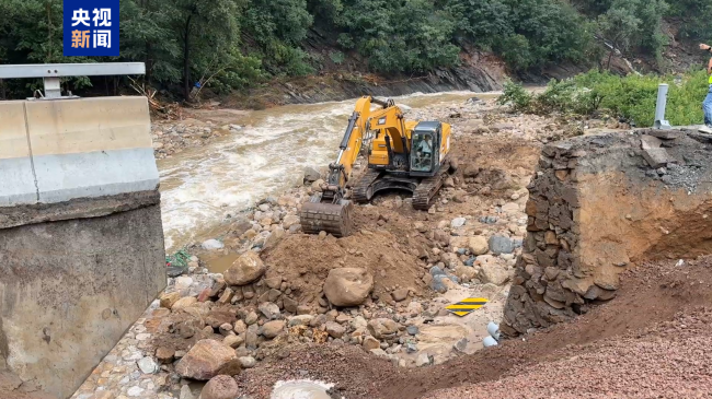 111国道北京怀柔段道路受损正全力抢修